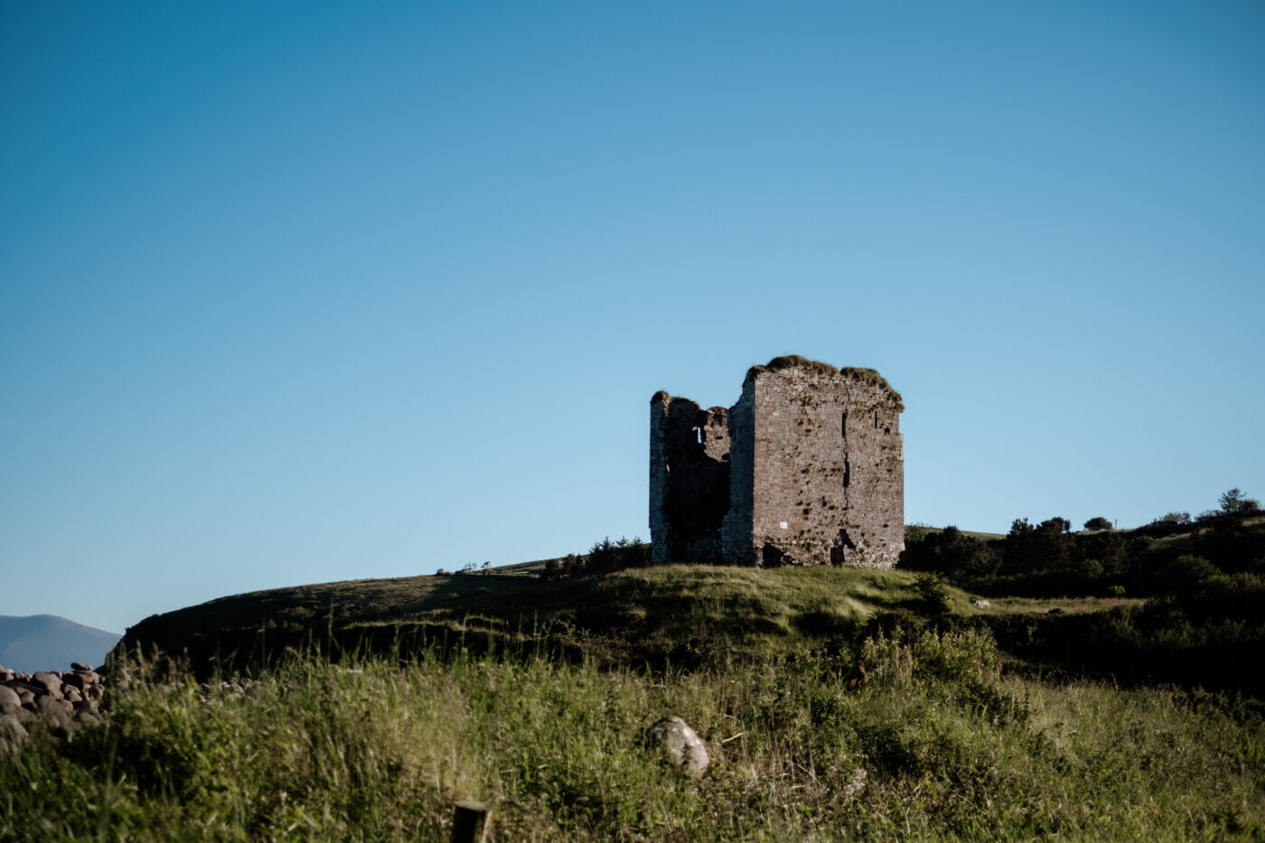 Hannah and Matt’s Wild Irish Journey at Minard Castle and Conor Pass 12 01 18 1